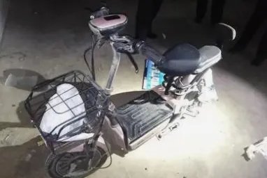 年薪30万男子偷电动车被拘