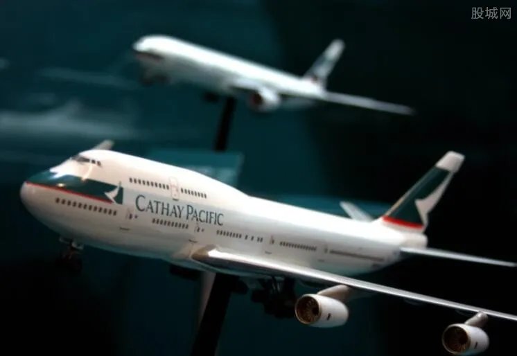 国泰航空宣布裁员8500人 受疫情拖累将进行重组