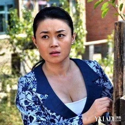 关婷娜泳装照片性感撩人成新一代美胸女王备受关注