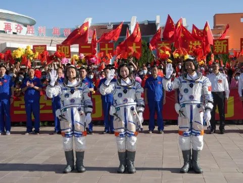 神舟十四号载人飞船发射升空，出征仪式是在哪里进行的？