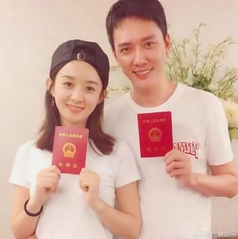 关晓彤评论赵丽颖：祝福哥哥姐姐表情憧憬（图）