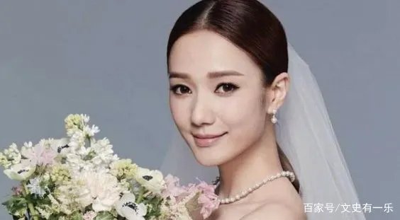 35岁TVB女星王君馨高调秀恩爱，晒照庆祝结婚4周年，看上去有多幸福？