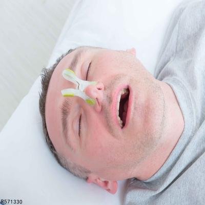 哪些原因导致打呼噜 打呼噜或是四种病在\