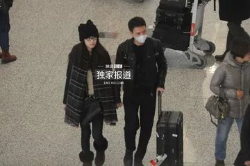 冯绍峰是富二代吗父亲冯月平照片大全 冯绍峰妈妈哪里人图