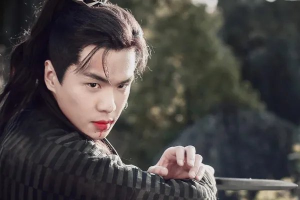 尹正力挺张若昀，你怎么看待张若昀这件事？