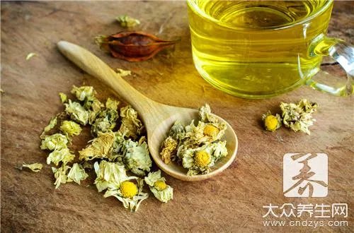 泡菊花茶菊花变绿是为什么
