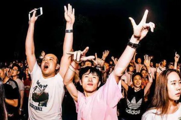 857857蹦迪歌曲叫什么