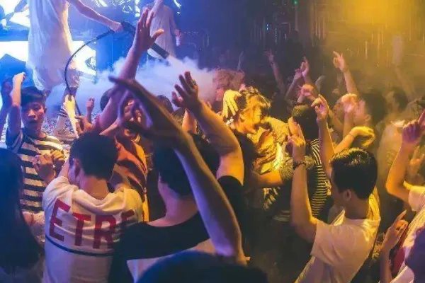 857857蹦迪歌曲叫什么