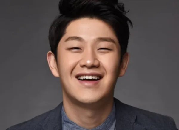 知名歌手崔成奉谎称患三种癌，粉丝捐款后遭挥霍，其行为在法律中如何定性？