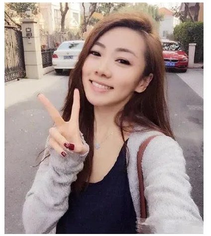 郑恺女友程晓玥是什么背景？