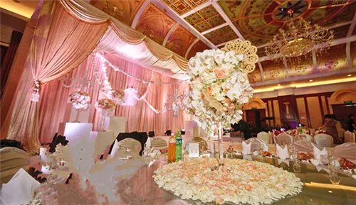 西式婚礼现场怎么布置好   2017浪漫婚礼现场布置图片