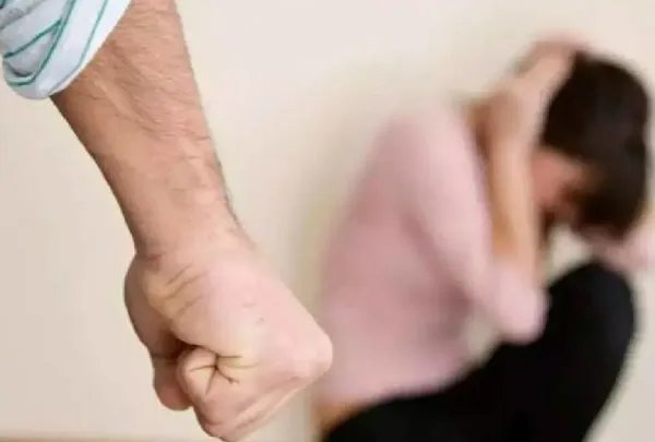 女子反杀家暴丈夫被判防卫过当，你觉得判决公平吗？