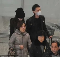 冯绍峰是富二代吗父亲冯月平照片大全 冯绍峰妈妈哪里人图