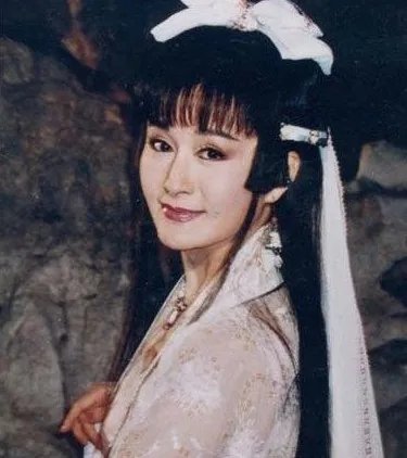 潘迎紫近况照片曝光 皮肤水嫩似少女