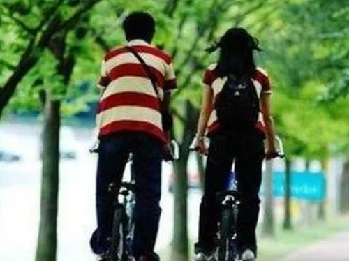 大学生谈恋爱的利与弊 大学生谈恋爱弊大于利吗