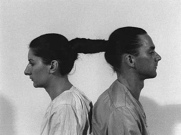 假如他日相逢 我该何以敬致意 以眼泪  以沉默