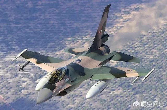 委内瑞拉正在进行军演，它的三军部队各有哪些主打军事装备？