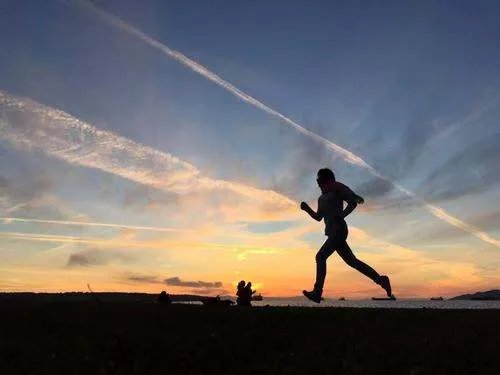 安倍辞职后频繁出入医院，有什么保持健康的小妙招