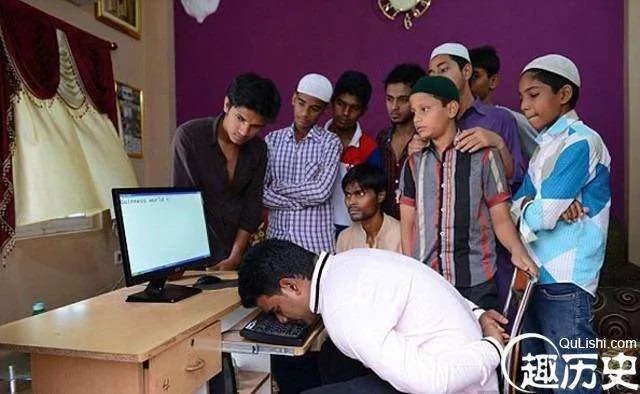 印度打字神人用脸滚键盘打出世界纪录