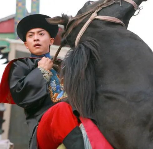 新还珠格格尔康扮演者是谁？ 李佳航大展演技备受瞩目