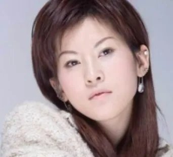 与其让你在我怀中枯萎,宁愿你犯错后悔