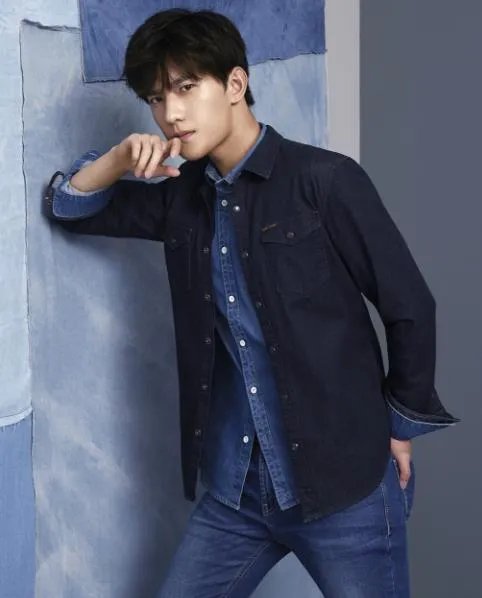 杨洋个人资料简介：杨洋家庭背景及妈妈照片曝光