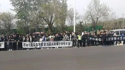 沈阳出租车集体打出“英雄回家”字样，关于这些英雄背后的故事你知道多少？