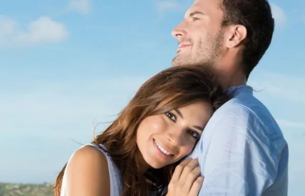 委员建议男女共担社会化分担家务，家长里短的事情政策上怎么明确？