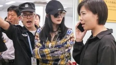 杨幂被保安赶出机场是怎么回事？
