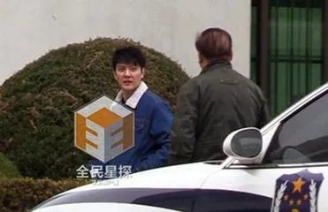 冯绍峰是富二代吗父亲冯月平照片大全 冯绍峰妈妈哪里人图