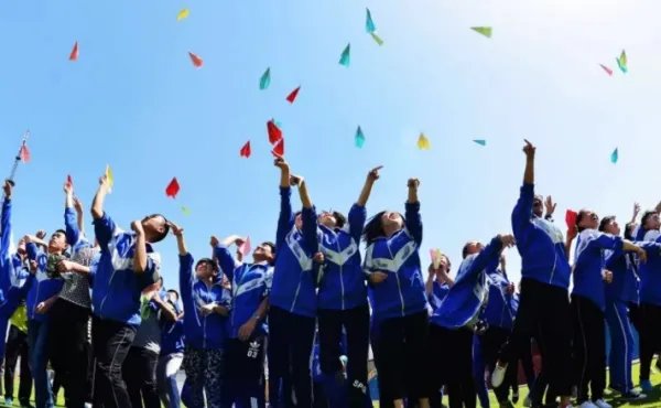 恭喜金榜题名的祝福语八个字是什么？