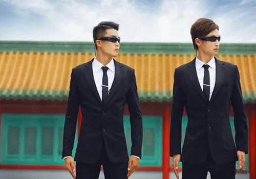 全员加速中的黑衣人是谁 黑衣猎人真实身份揭晓