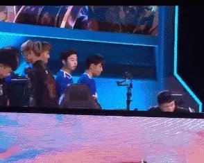 王者荣耀hero战败后，打野拒绝跟无铭握手，微博道歉却被网友骂惨，如何看待此事？