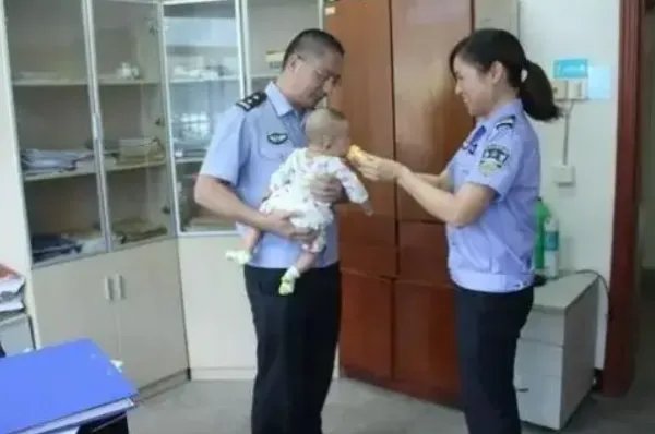 缺德！保姆掌掴1岁孩子并强行喂辣椒，孩子家属该如何维权？