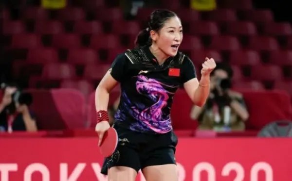 国乒女团夺四连冠后，刘诗雯发文祝贺说了什么？