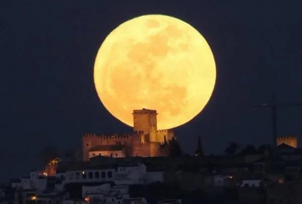 今年第一个超级月亮即将登场，超级月亮是什么意思？