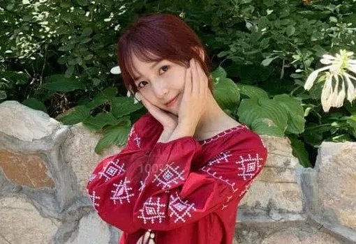 秦牛正威删除部分微博，她这是为自己出道做准备吗？