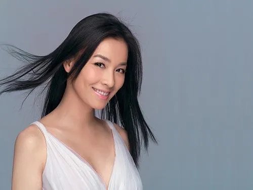 张庭直播哭诉心酸日常，你觉得她的行为属于蹭热度吗？