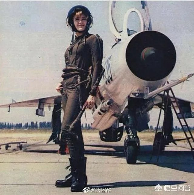 委内瑞拉正在进行军演，它的三军部队各有哪些主打军事装备？