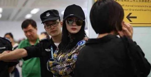 杨幂被保安赶出机场是怎么回事？