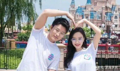 夜宿门过去三年了，Pgone发新歌嘲讽贾乃亮，他和李小璐还在一起吗？