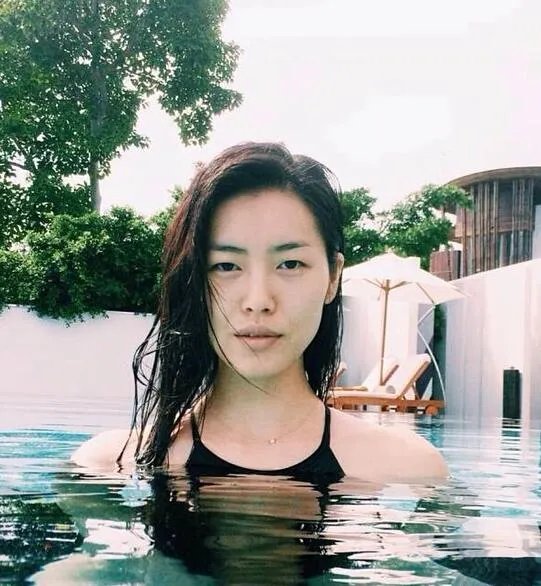 刘雯比基尼照组图曝光 粉丝大呼性感撩人