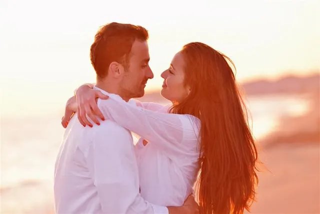 你怎么看待男生在女生宿舍楼下摆蜡烛的告白方式？