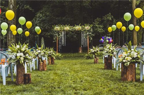 西式婚礼现场怎么布置好 2017浪漫婚礼现场布置图片