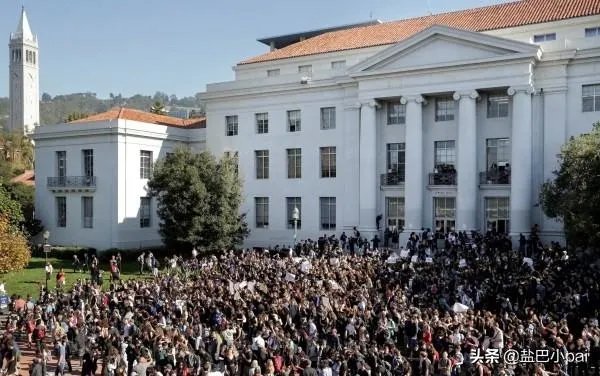 疫情在美国爆发，特朗普却在白宫发布会上强调：美国人民应尽快复工，对此，你怎么看？