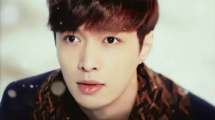 张艺兴差点被砸是怎么回事？