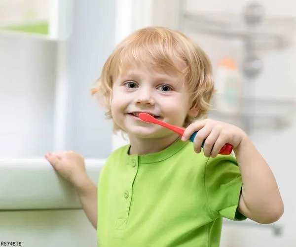 儿童如何正确使用含氟牙膏