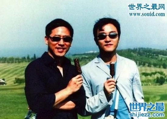 张国荣对唐鹤德很霸道，世纪牵手无声的向世界宣告 