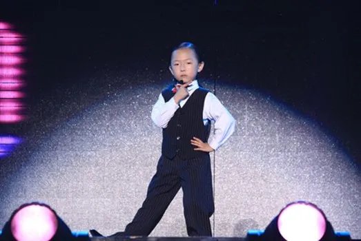 张冯喜达人秀初赛海派清口逗乐观众 周立波欲收徒竟遭拒？