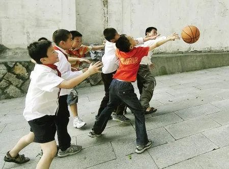 山区的孩子和非山区的孩子在思想观念上有什么不同？